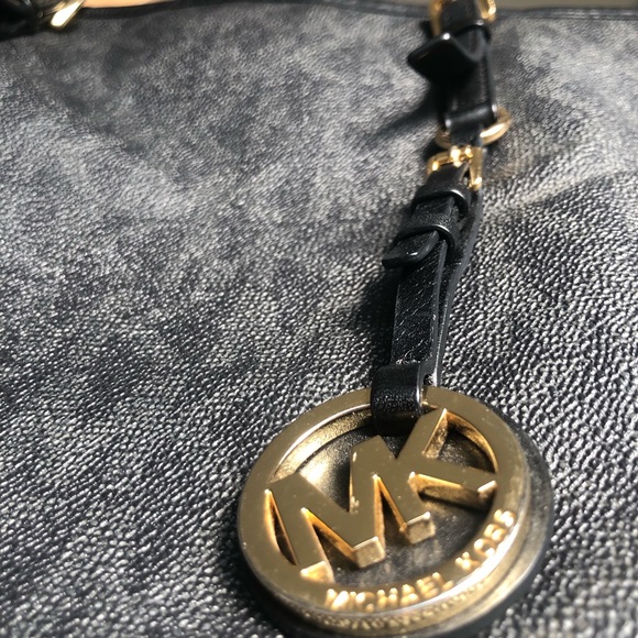 SOLD .MICHAEL KORS Tote 👜 - Picture 2 of 6
